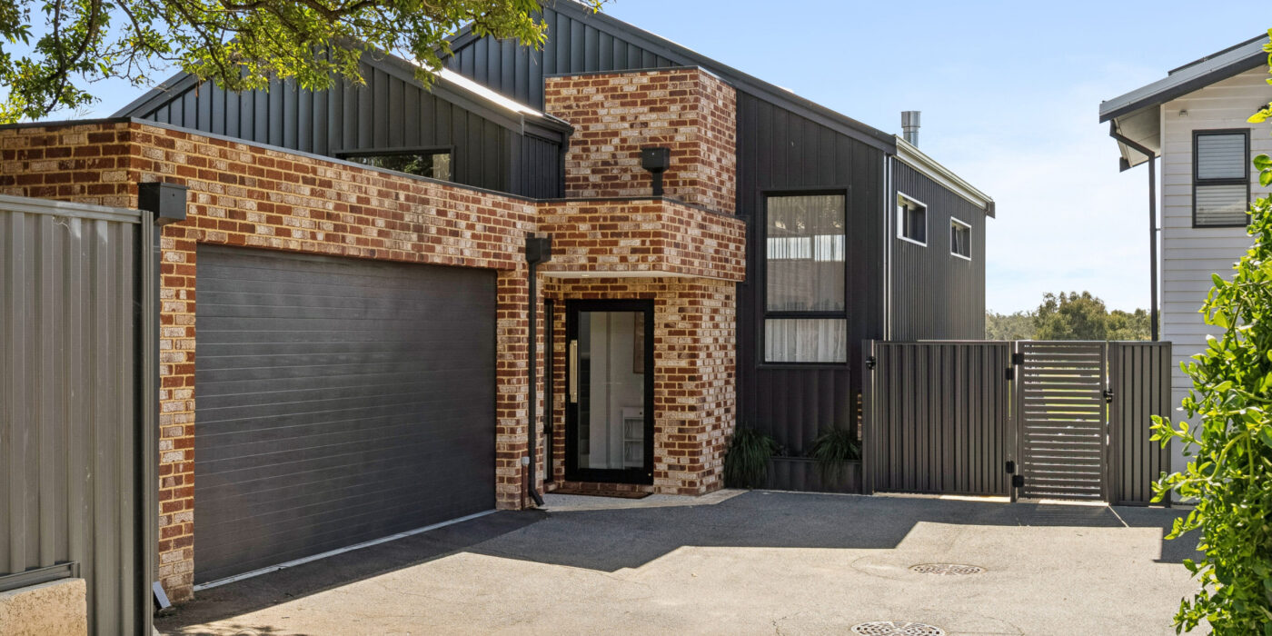 custom home 14A Bayley St, Woodbridge 36 - front view built by IQ Constructions