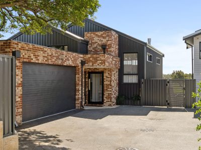 custom home 14A Bayley St, Woodbridge 36 - front view built by IQ Constructions